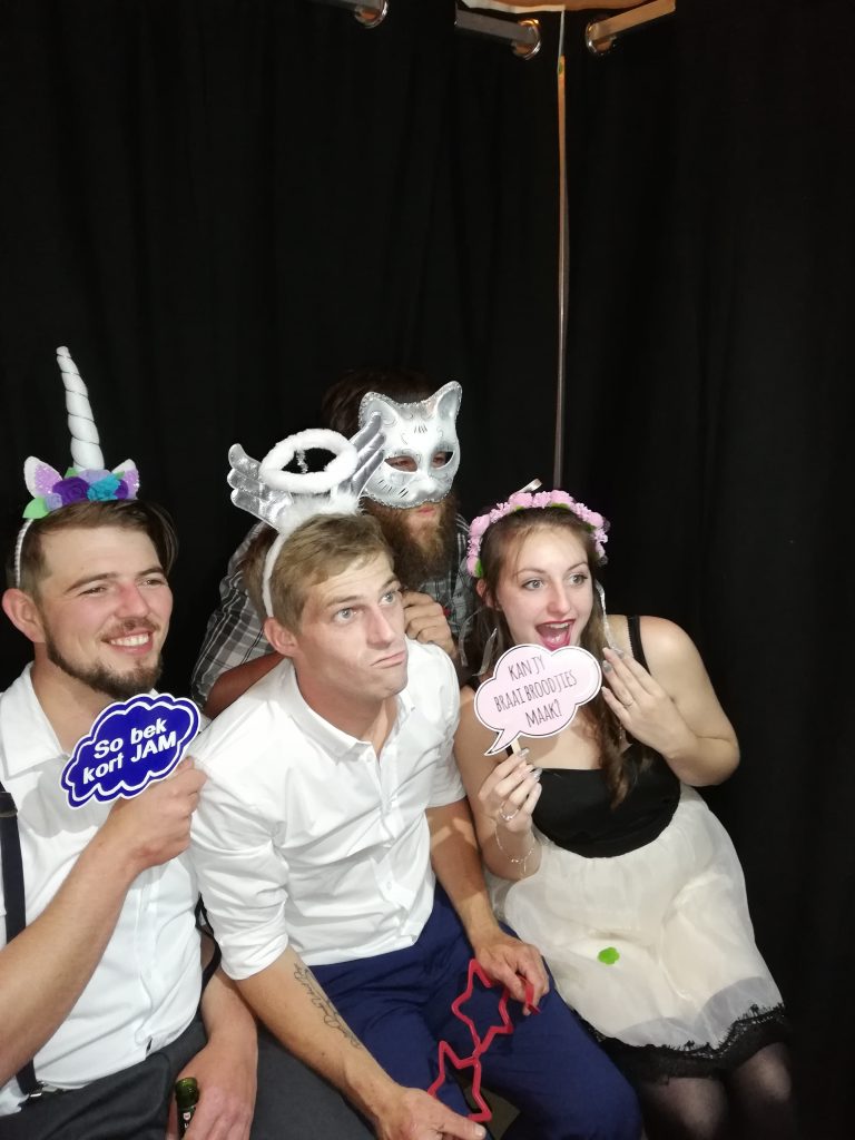5 Reasons why your wedding needs a photo booth